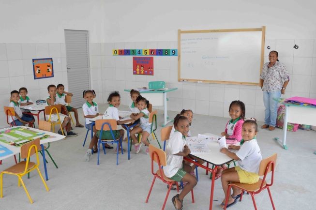 Prefeitura divulga resultado final de concurso com 1 mil vagas para professores em Feira de Santana