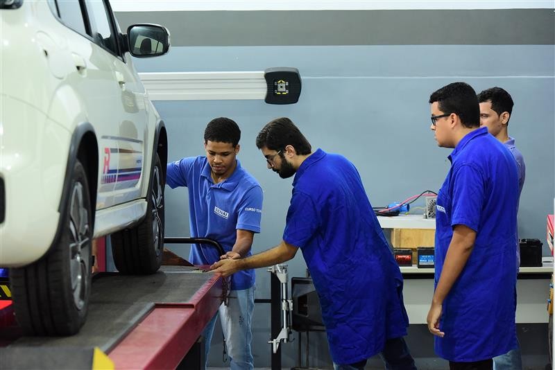 Senai promove mais de mil bolsas gratuitas em cursos técnicos na Bahia; veja como se inscrever