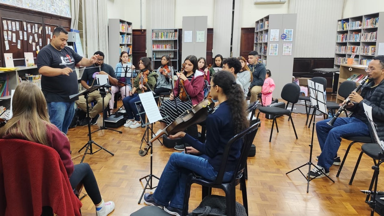 Com mais de 30 músicos, Orquestra Sinfônica Municipal reúne instrumentos de cordas, madeiras, percussão e metais, em Dracena 