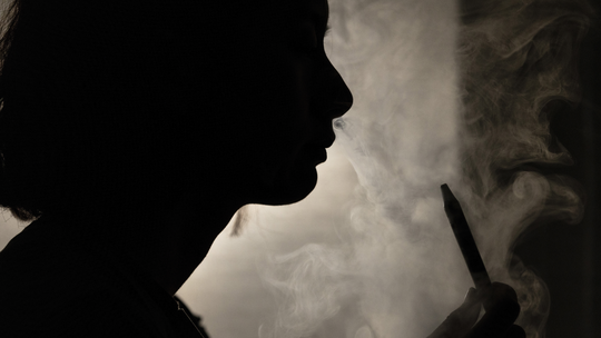 Anvisa mantém proibida a venda de cigarros eletrônicos - Foto: (Diego Fedele/AAP Image via AP)