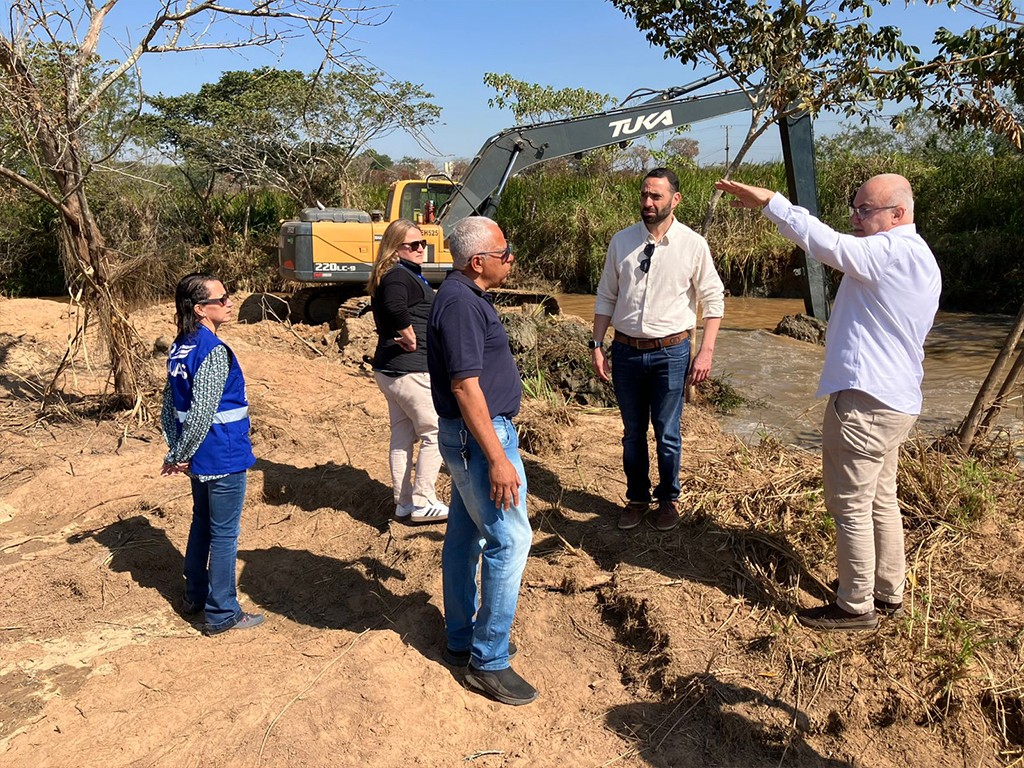 Pinda lança obras de desassoreamento do Rio Una para prevenir enchentes
