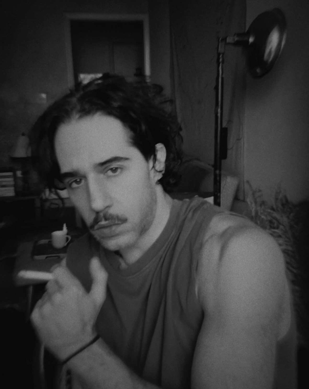 Thiago Pethit celebra ‘sonho realizado’ com edição de álbum com a trilha que compôs para o thriller gay ‘Ato noturno’