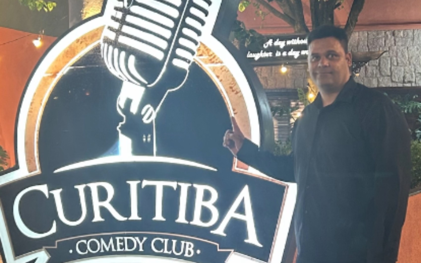 Suspeito de matar miss baiana em Curitiba é amigo da família e fazia shows de stand-up comedy