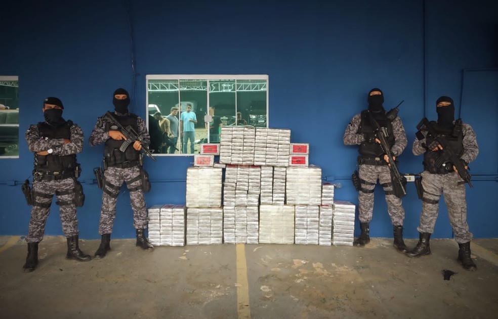 Policiais localizam droga próximo a pista de pouso em RO — Foto: PM/Divulgação