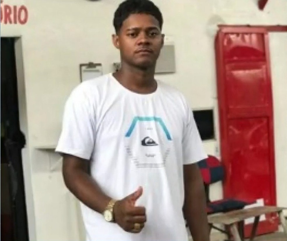 Jovem é atingido por disparo  na cabeça após briga de trânsito  — Foto: Reprodução/TV Bahia