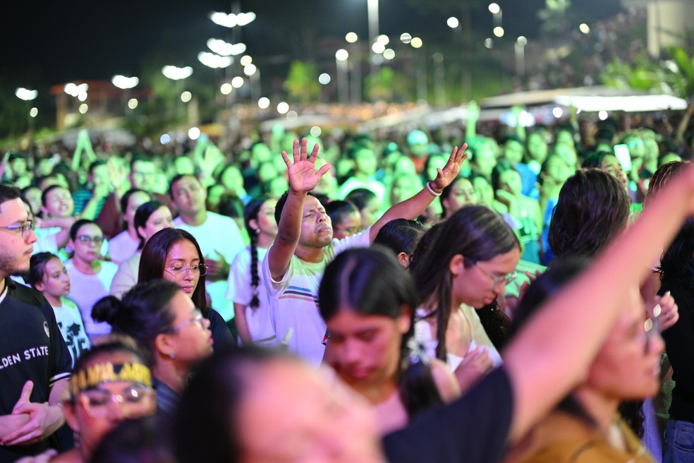 Público acompanhou apresentações musicais, mensagens religiosas e momentos de oração coletiva — Foto: Dhyeizo Lemos