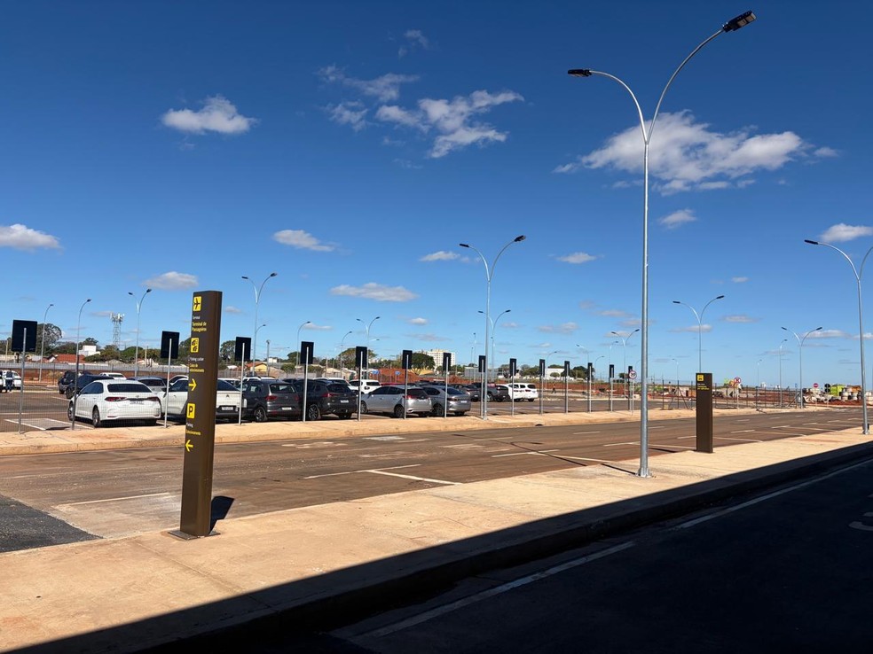Novo estacionamento do Aeroporto de Uberl&acirc;ndia &mdash; Foto: Adreana Oliveira/g1
