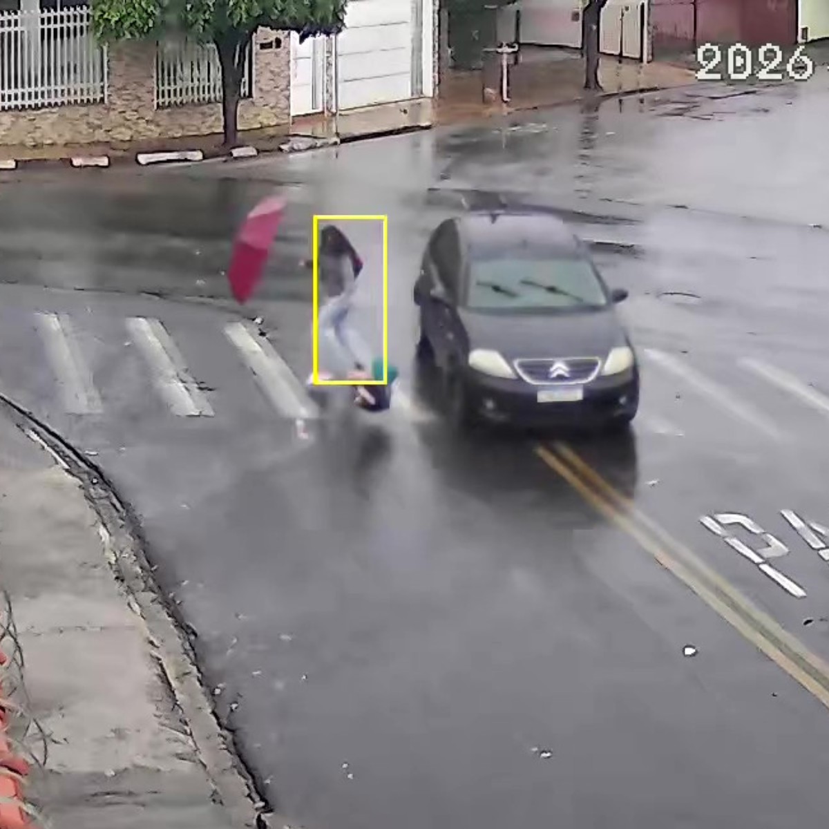 Motorista foge após atropelar criança de 6 anos em faixa de pedestres de Itapira​‌​