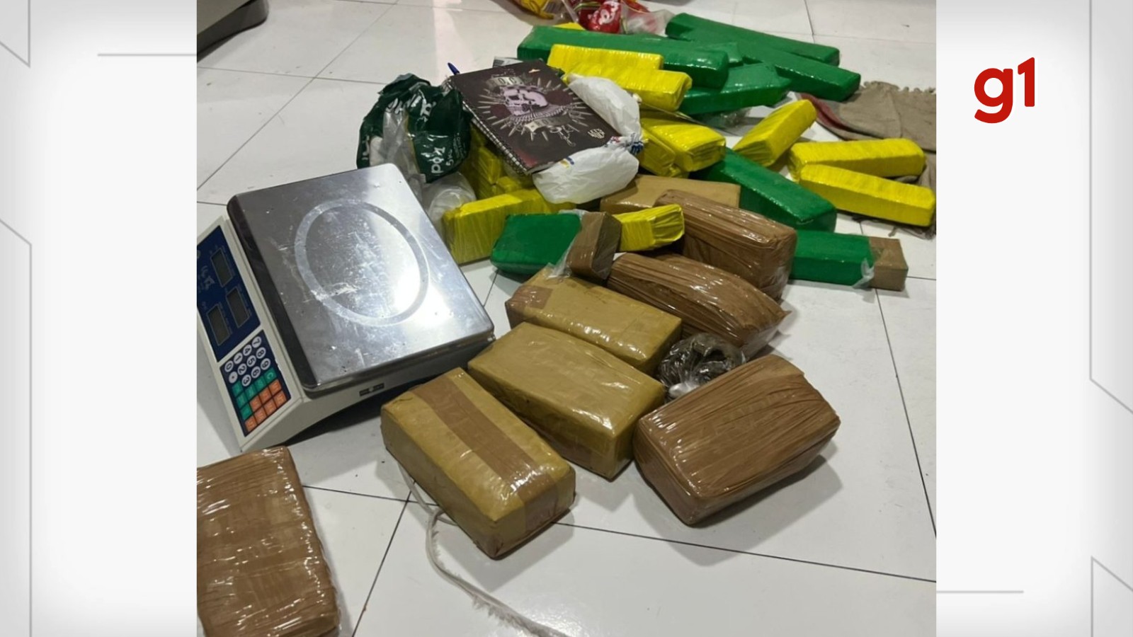 Barbearia usada para tráfico é descoberta, três pessoas são presas e polícia fecha laboratório de drogas