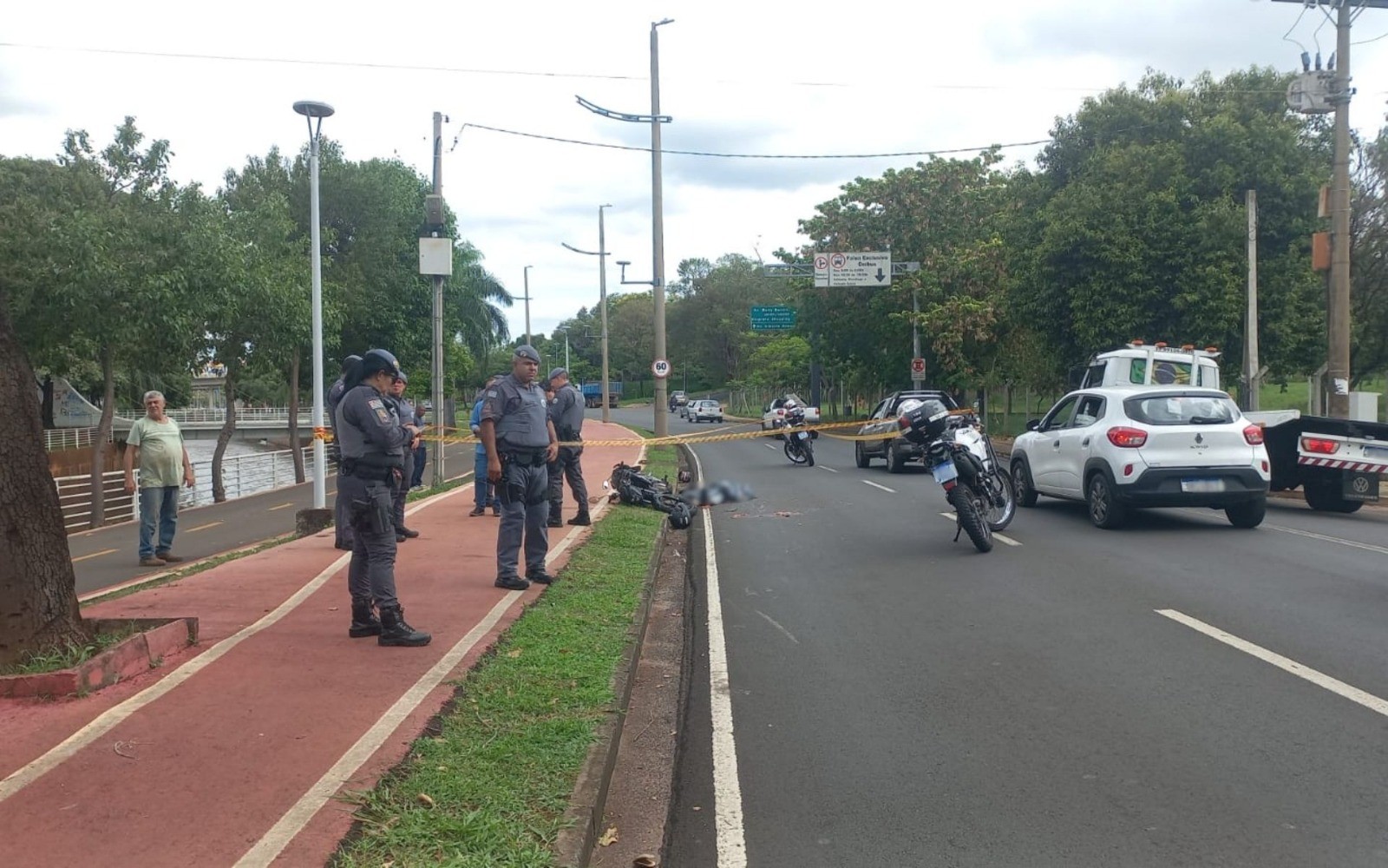 Motociclista morre ao ser atropelado por caminhão em avenida de Rio Preto