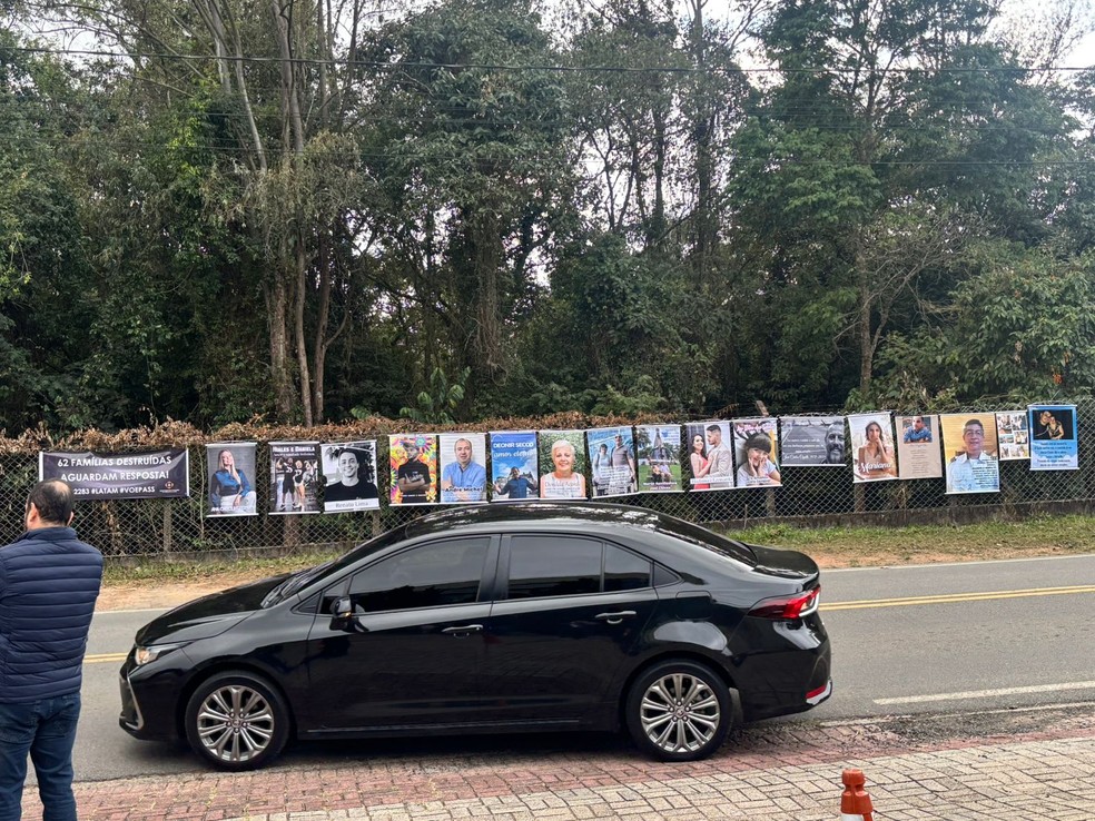 Ato em homenagem às 62 vítimas da queda de avião em Vinhedo — Foto: Gabriella Ramos/g1