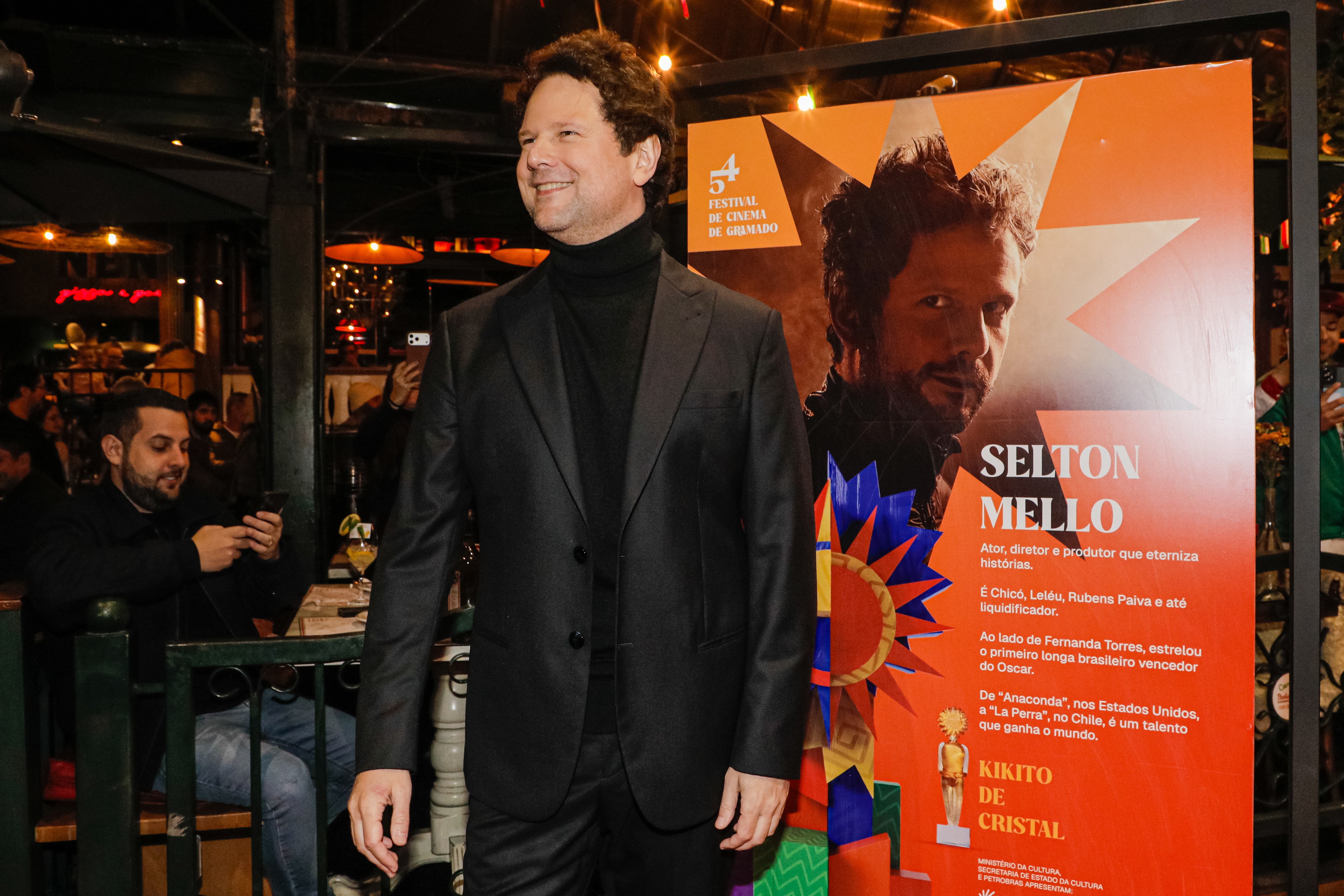 Selton Mello recebe Kikito de Cristal no Festival de Cinema de Gramado