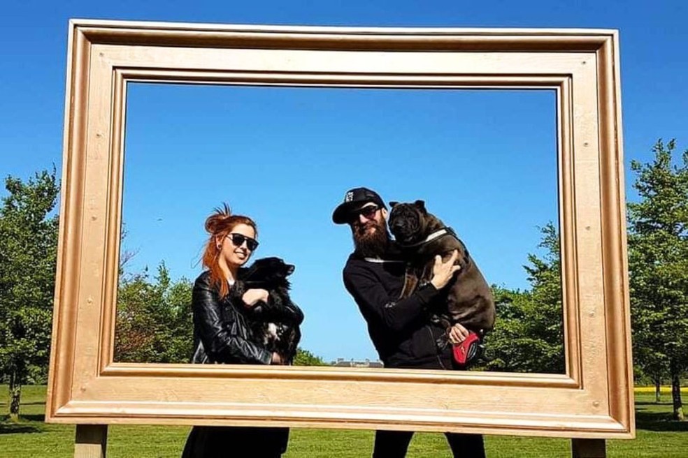 Quando casados, Nathalia e Alan Urban adotaram dois cães — Foto: Arquivo Pessoal