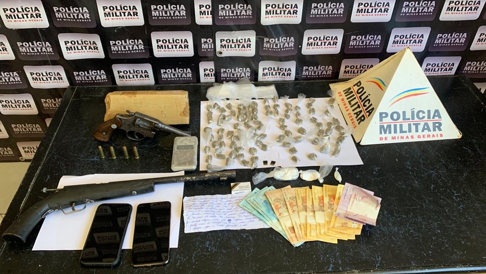 Parte dos materiais apreendidos pela polícia — Foto: Polícia Militar