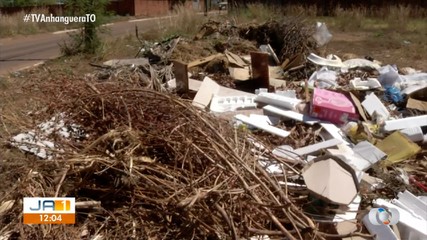 Lixo acumulado em terreno baldio na quadra Arse 62 geram reclamações dos moradores