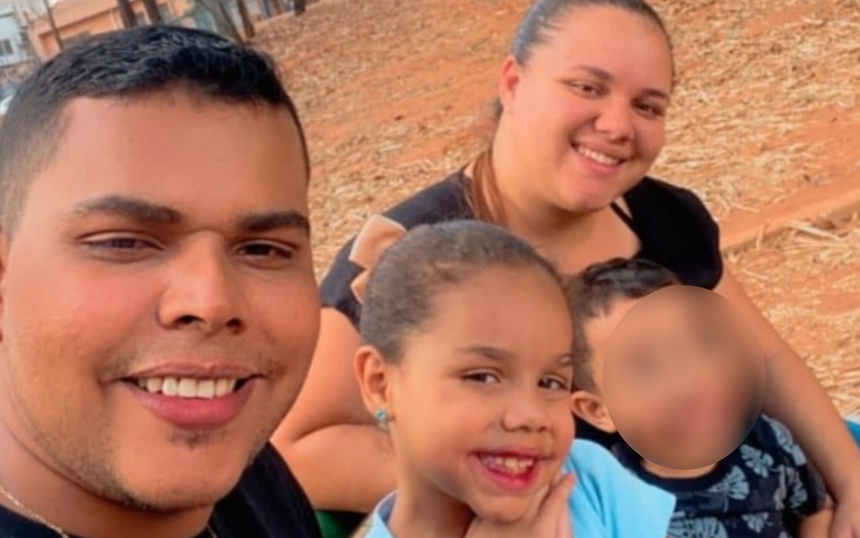 Casal e filha de 8 anos morrem em acidente entre carro e caminhão