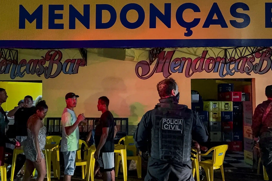 Oito bares são flagrados com alvará vencido e festa é encerrada por falta de licença no Jurunas, em Belém
