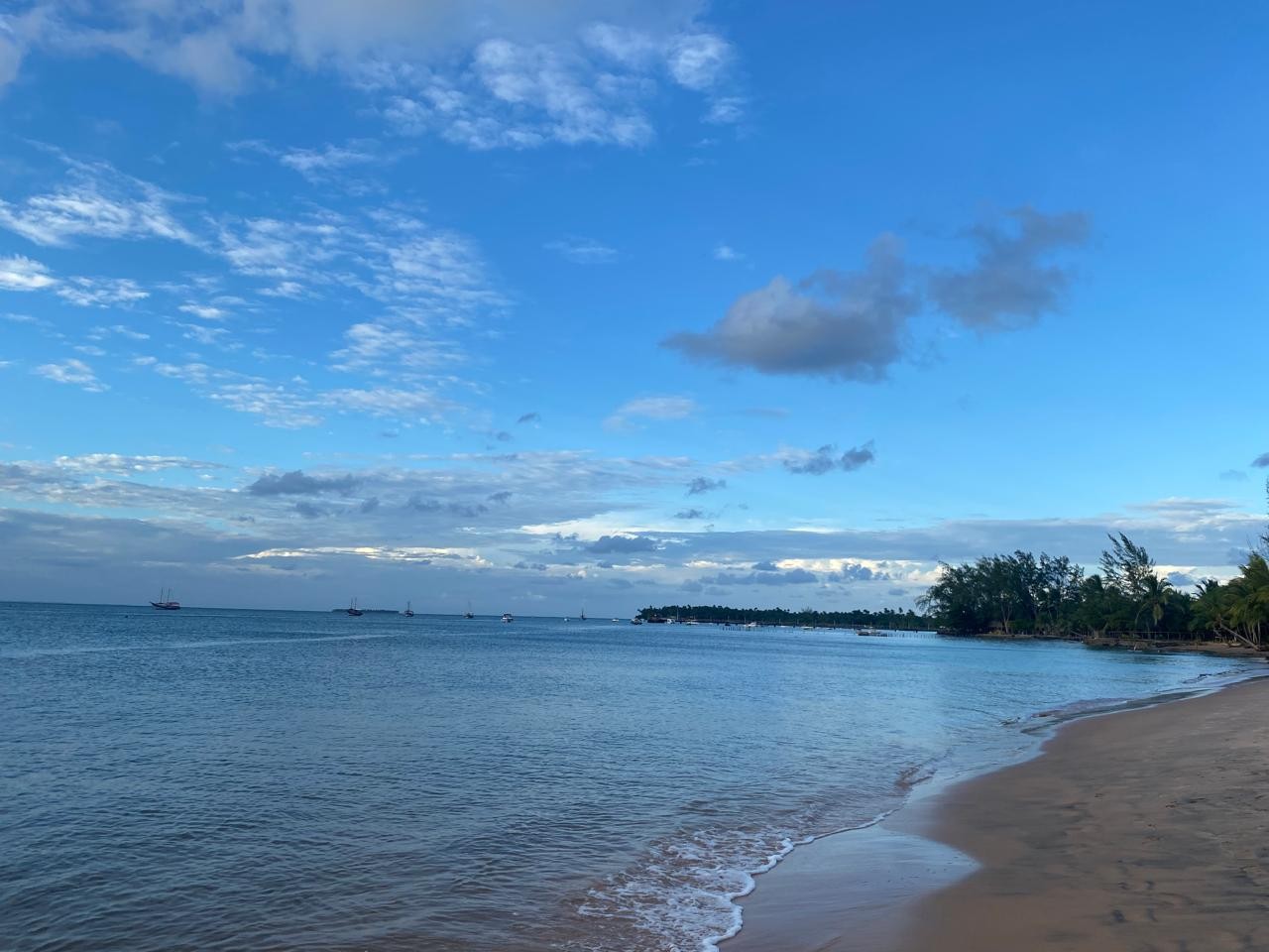 Prefeitura de Maraú proíbe cobrança de consumação mínima nas praias; confira outras cidades com mesmo decreto