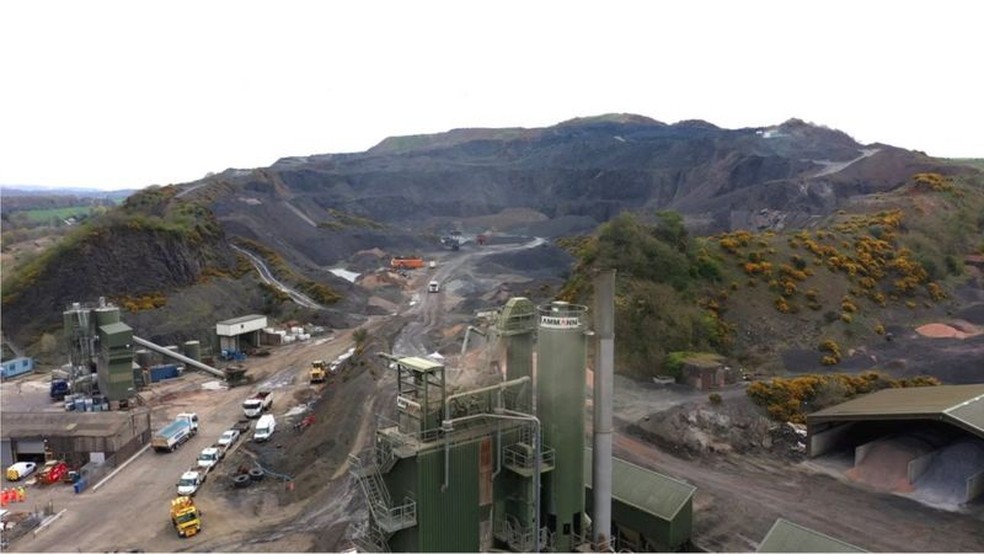 A pedreira de Orrock, na Escócia, não parece à primeira vista ser a fonte de uma solução sustentável — Foto: Reprodução/BBC