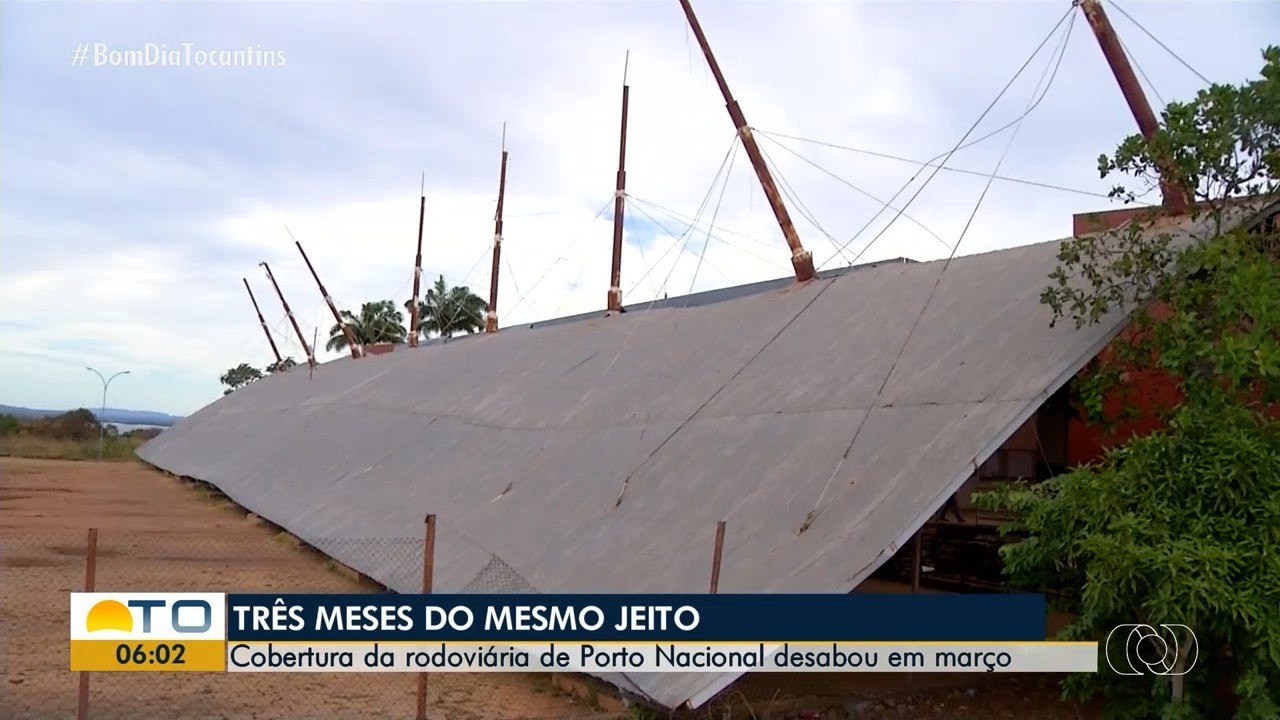 Parte do teto da rodoviária de Porto Nacional continua no chão quase três meses após queda durante tempestade