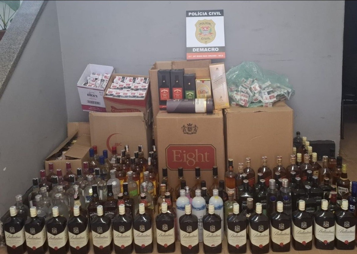 Polícia apreende 80 garrafas de bebidas possivelmente adulteradas em adega em Mogi das Cruzes