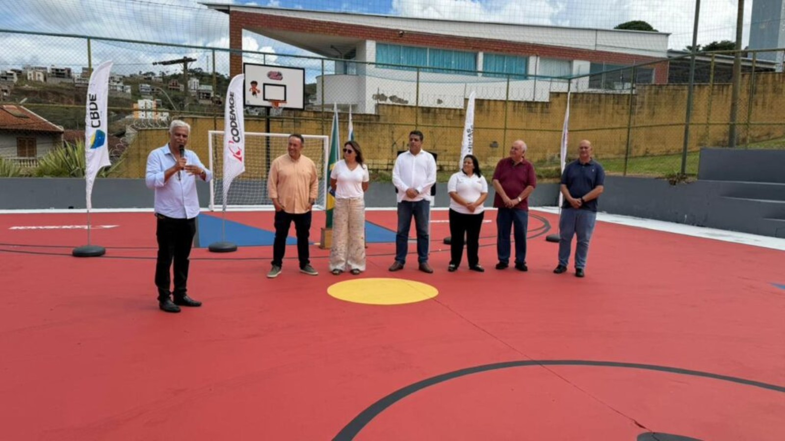 Quadra do bairro São José é entregue revitalizada pelo Minas Urbano em Poços