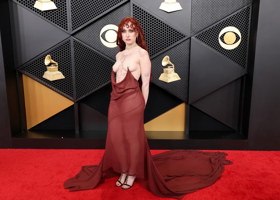 Chappell Roan chama atenção com vestido ousado no Grammy 2026 — Foto: Amy Sussman / GETTY IMAGES NORTH AMERICA / Getty Images via AFP