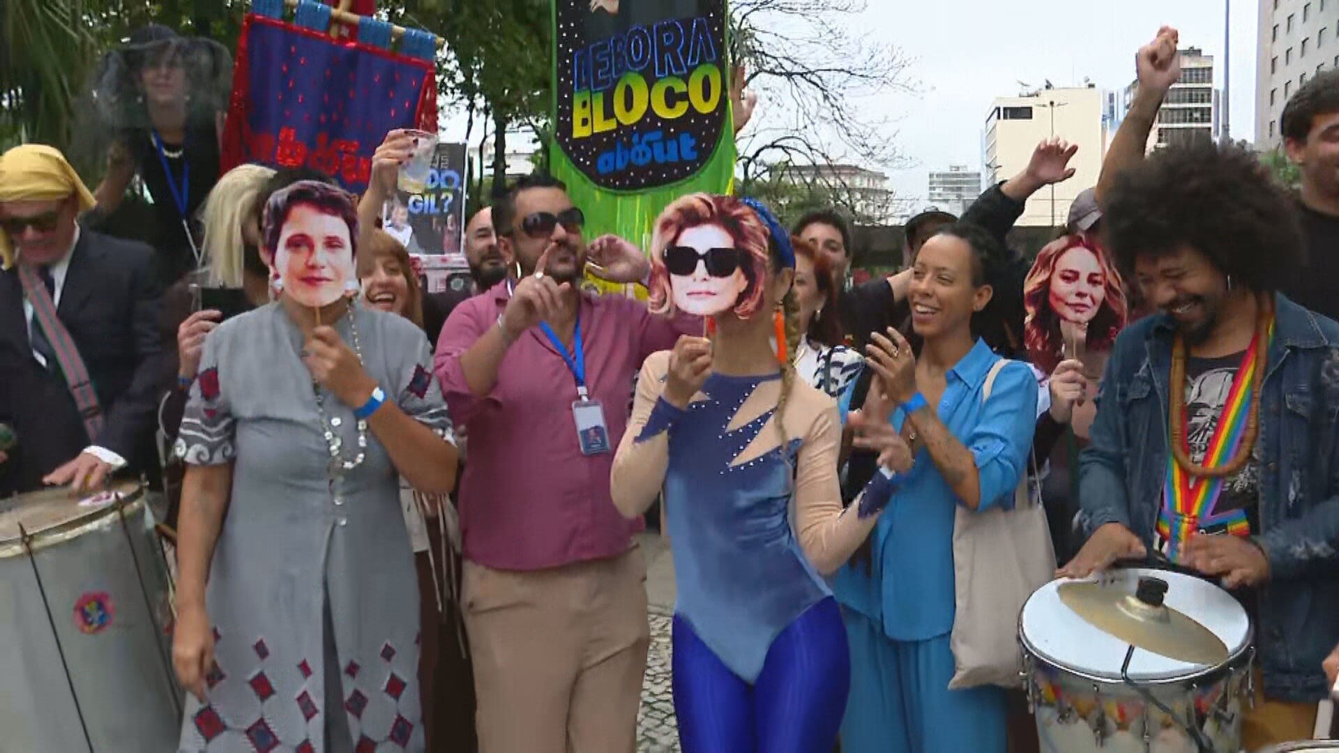 ‘Débora Bloco’ toma conta do Centro do Rio com homenagem à Odete Roitman