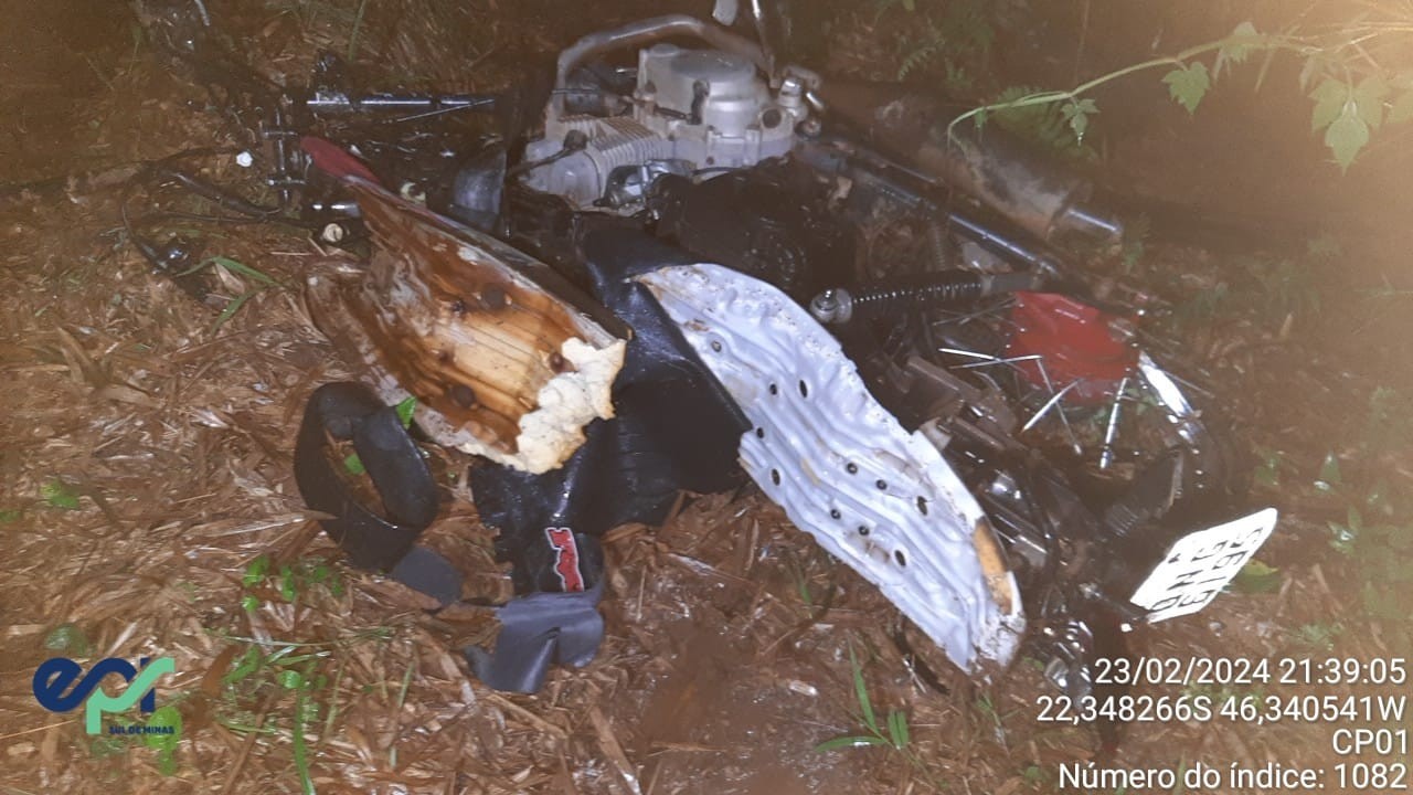 Motociclista morre após ser atingido por carro que invadiu a contramão em Inconfidentes; veja mais acidentes