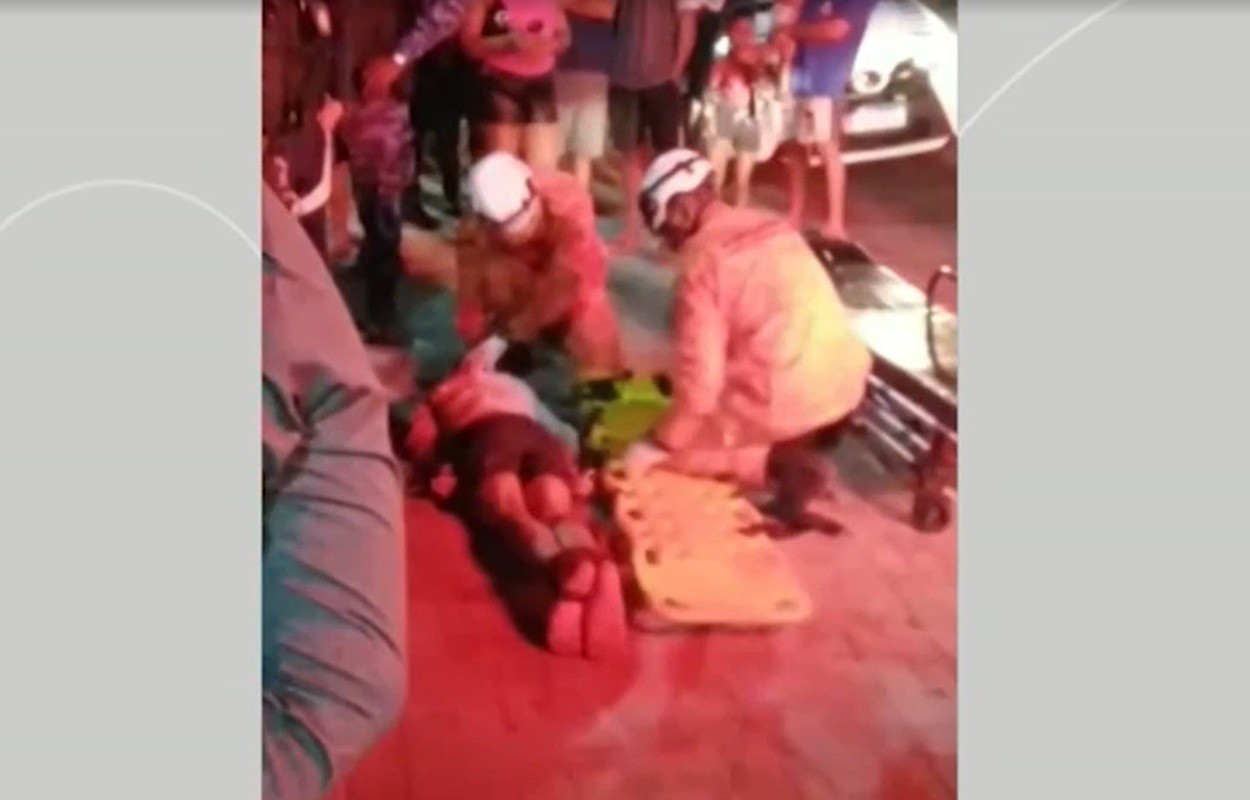 Homem suspeito de roubo é detido e agredido por moradores em Campos