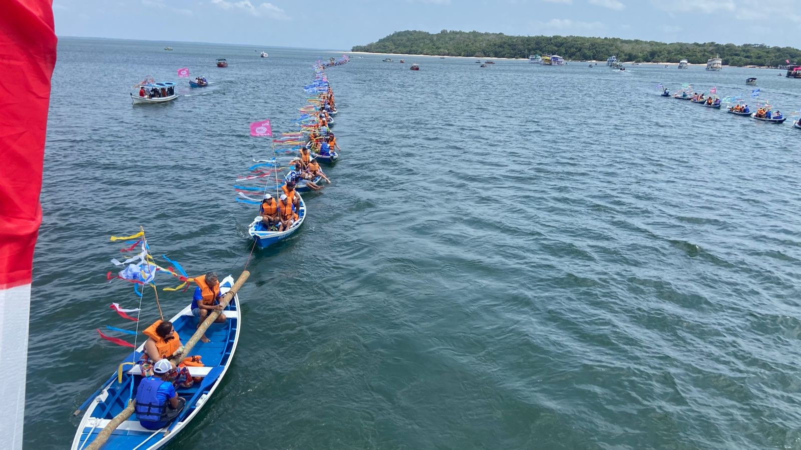 Café comunitário, procissão fluvial e Busca dos Mastros em Alter do Chão marcam início da Festa do Sairé 2025 