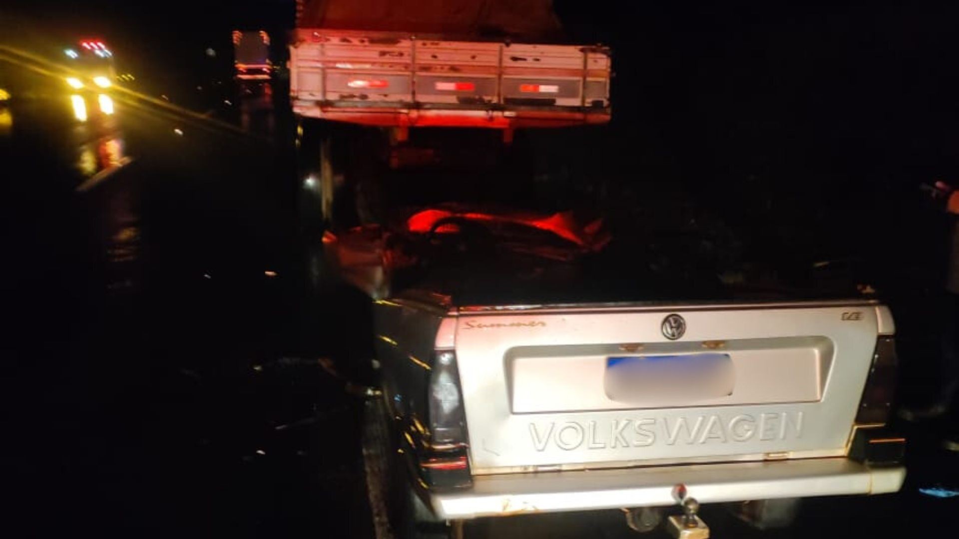 Motorista morre após bater na traseira de caminhão em rodovia do interior de SP