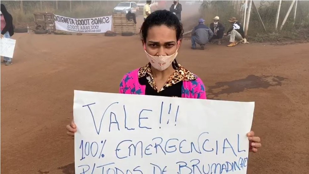 Moradores de Brumadinho fecham entrada da Mina da Jangada em protesto  contra decisão da Vale, Minas Gerais