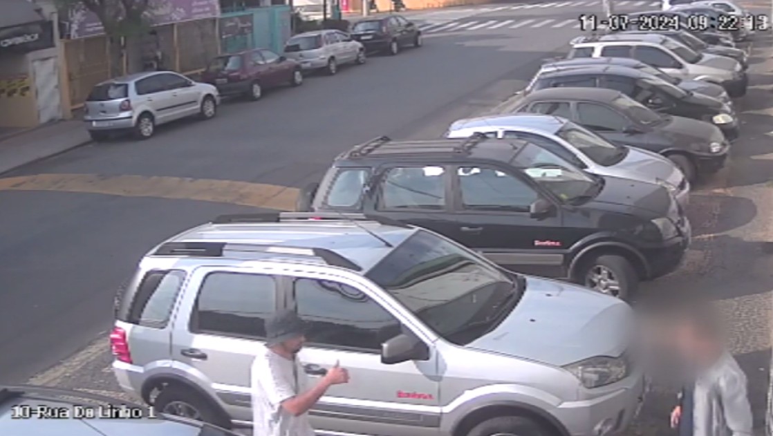 Vídeo mostra suspeito de tentativa de furto fazendo sinal de 'joia' para vítima em Santa Bárbara