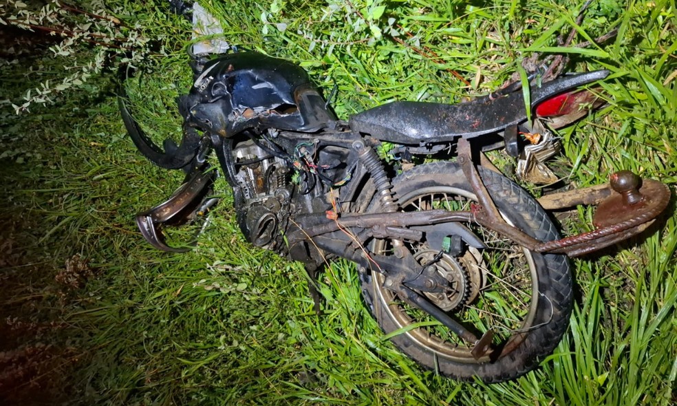 Motociclista morre após colisão com caminhão boiadeiro na BR-324 — Foto: Brigada Anjos Jacuipenses