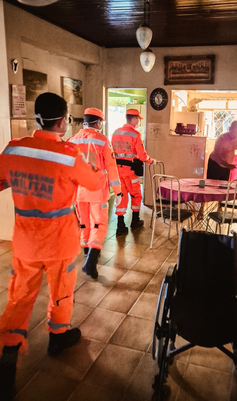 Idosa é salva pelos Bombeiros ao se engasgar com beiju durante confraternização de Natal