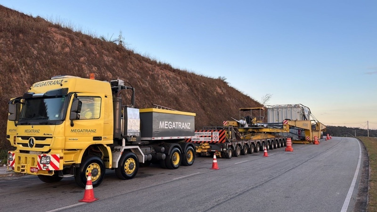 Transporte de transformador gigante, de quase 100 metros e 600 toneladas, altera trânsito na BR-040 