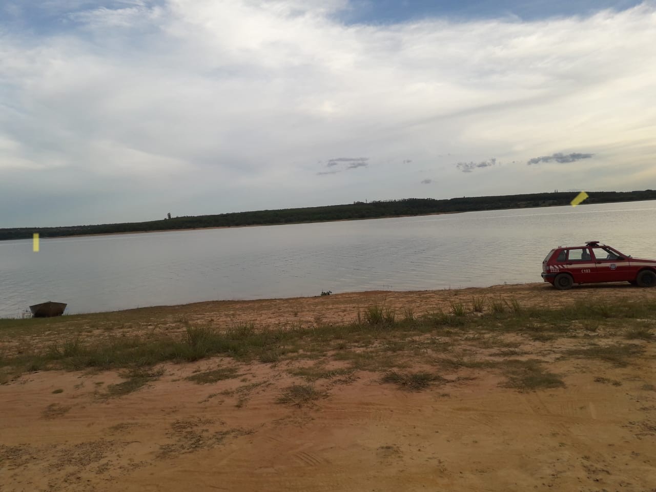 Bombeiros resgatam corpo de jovem que se afogou na represa de Três Marias