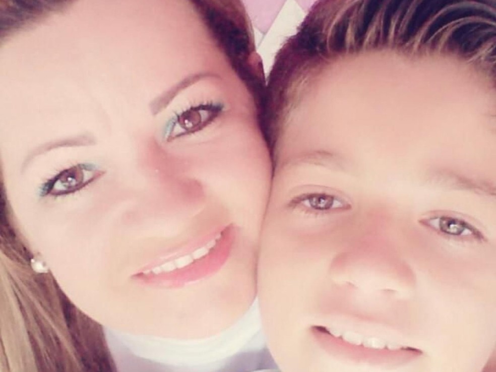 Anivani criou o filho sozinha e o define como um rapaz do bem e trabalhador — Foto: Arquivo pessoal