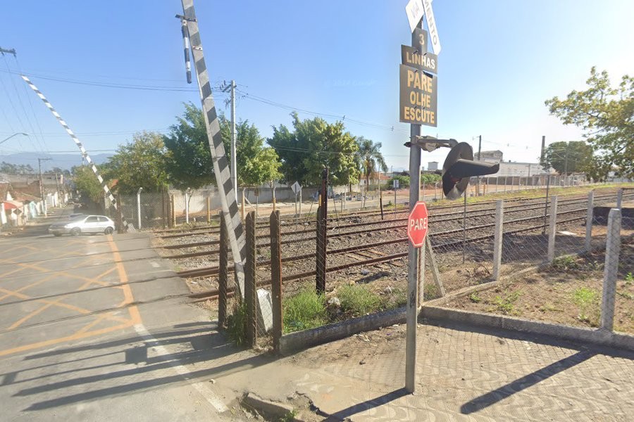 Mulher fica ferida após ser atropelada por trem no Centro de Aparecida