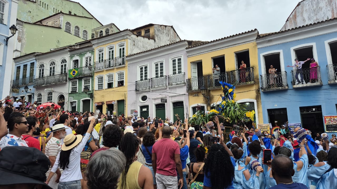 'Nasce o sol a Dois de julho': Multidão toma as ruas de Salvador em celebração aos 203 anos da Independência da Bahia
