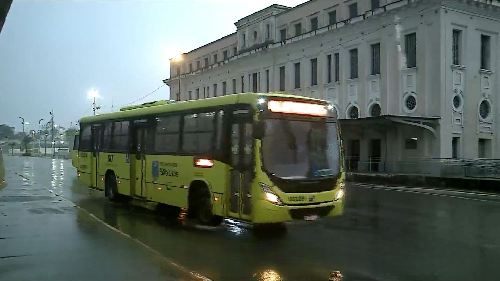 Ônibus do sistema urbano voltam a circular parcialmente após suspensão da greve em São Luís