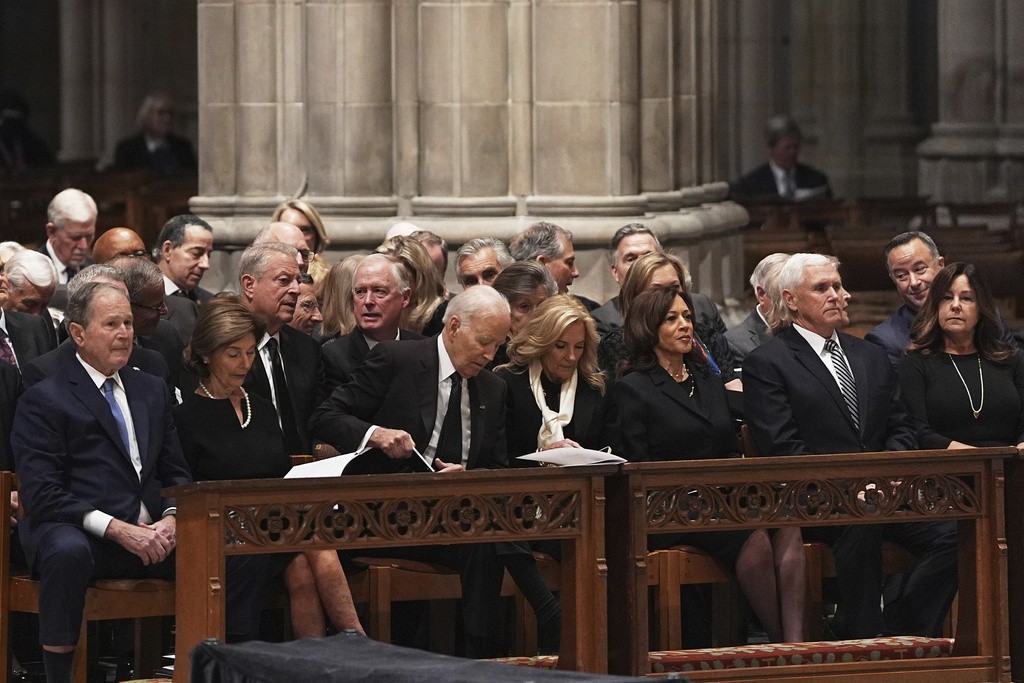 Funeral de Dick Cheney reúne ex-presidentes e vices dos EUA; Trump e J.D Vance não foram convidados