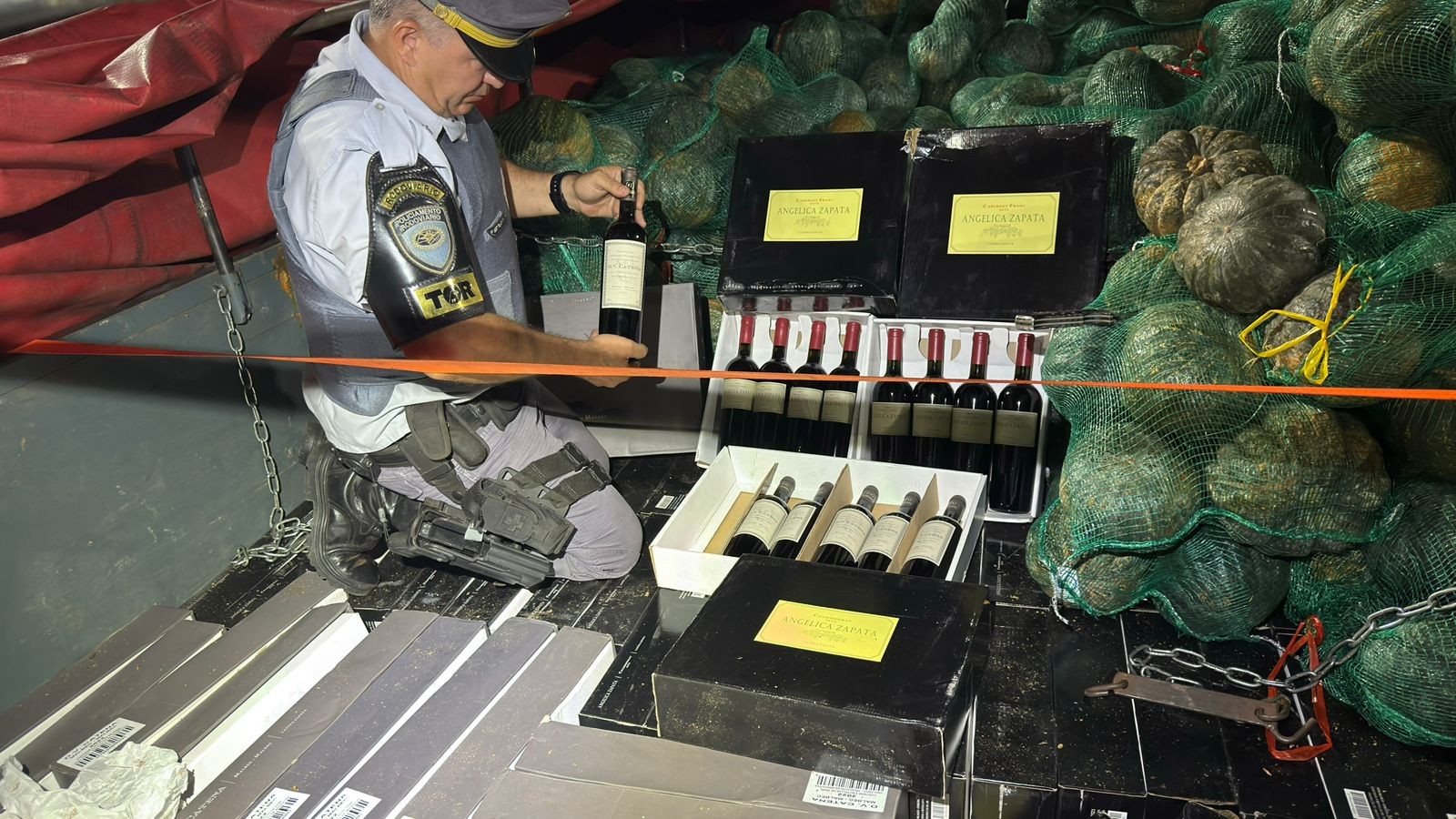 Polícia Rodoviária apreende carga de vinhos sem nota fiscal avaliada em R$ 1 milhão no interior de SP
