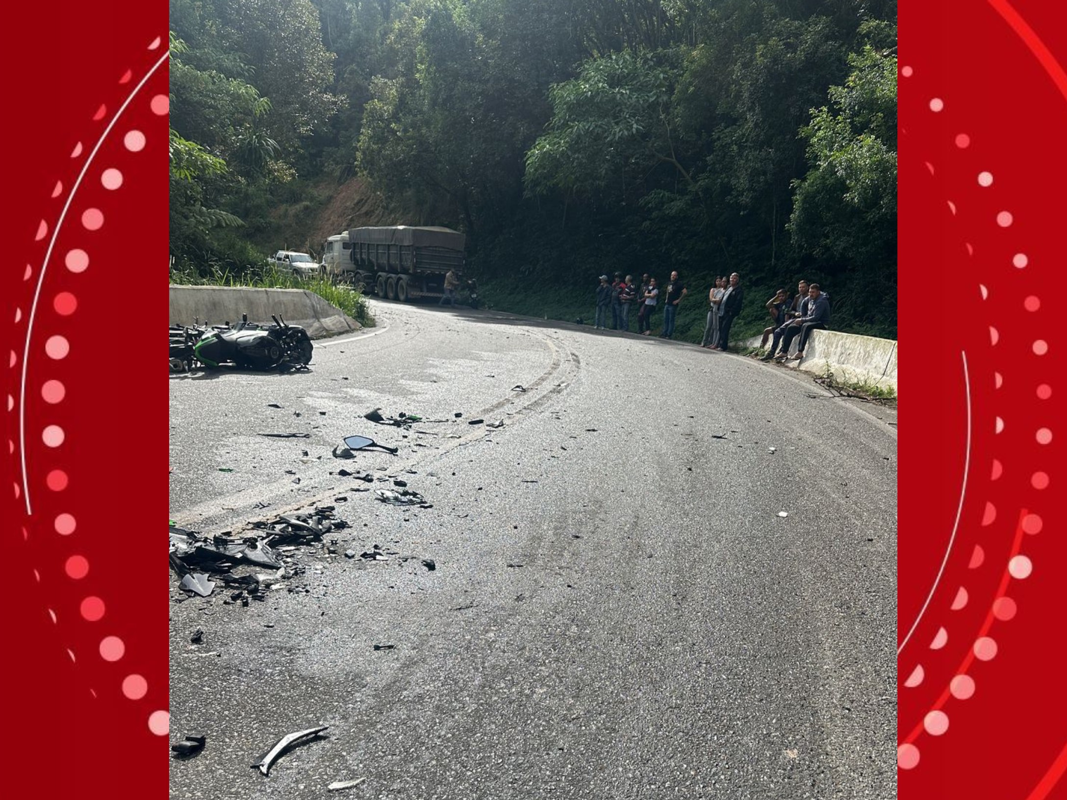 Motociclista de 29 anos morre após bater em caminhão na BR-476, no Paraná