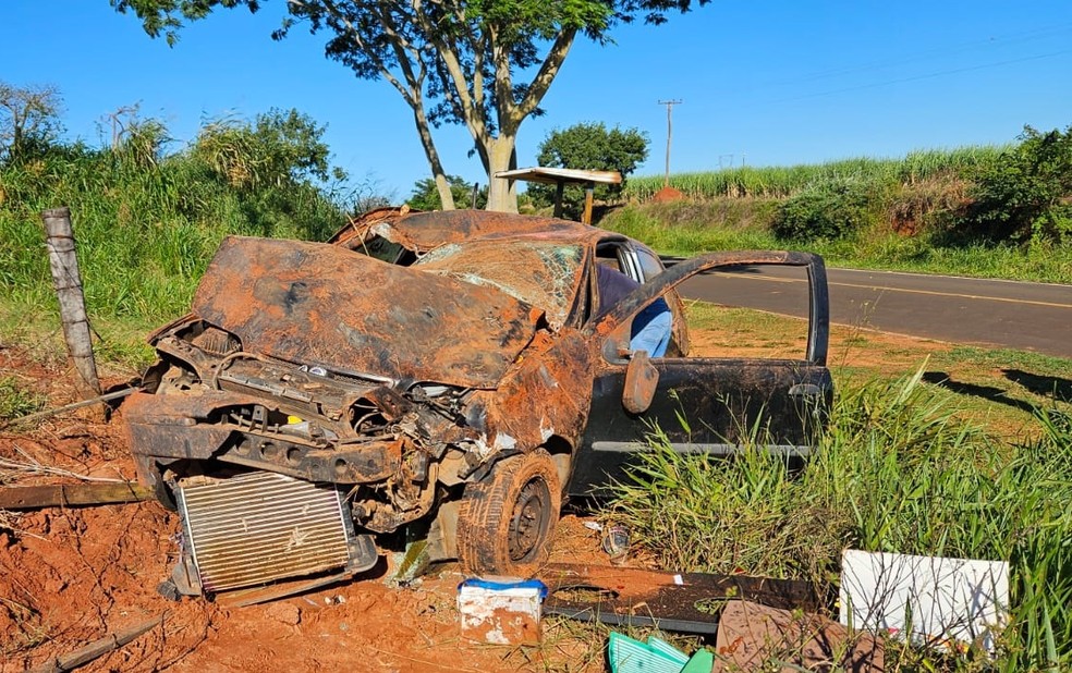 Capotamento de carro deixou motorista ferida em Dracena (SP) — Foto: Jorge Zanoni