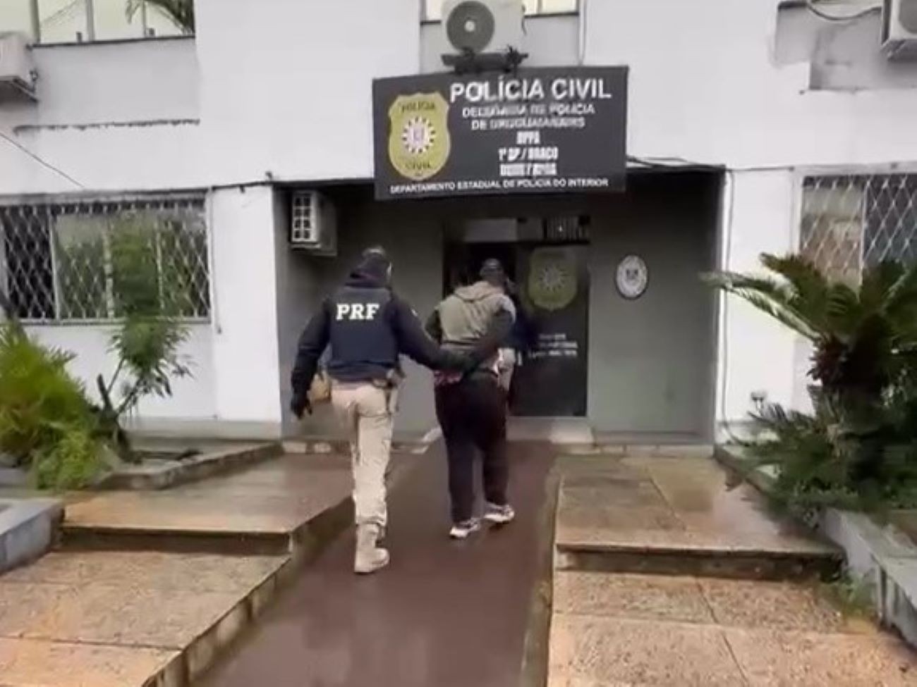 Adolescente é deixado na BR-290 em viagem e pai é preso horas depois | G1