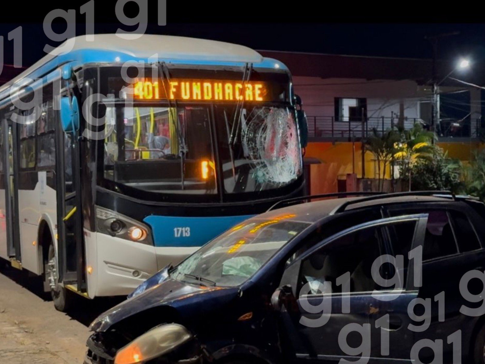 Motorista bêbado ultrapassa ônibus parado e atinge motociclista em Rio Branco; VÍDEO