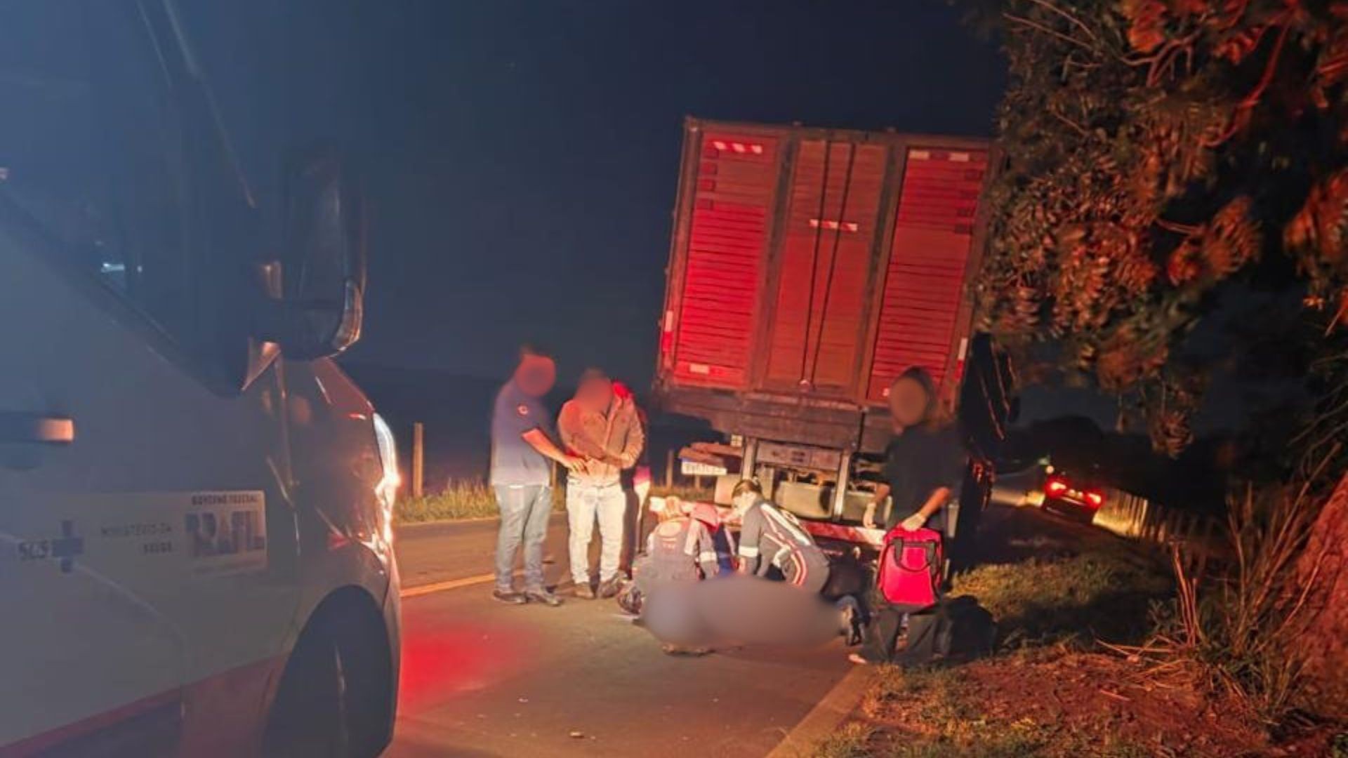 Caminhoneiro é preso após parar veículo sem sinalização em estrada de MG e motociclista morrer ao bater na traseira