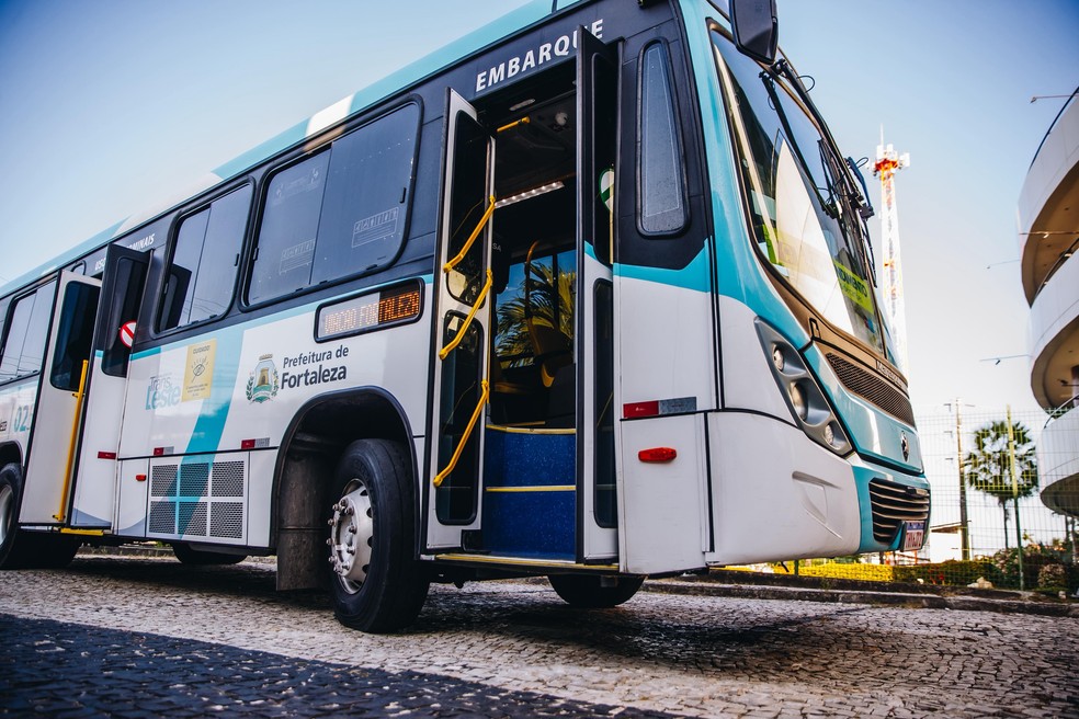 Ônibus em Fortaleza — Foto: Ismael Soares/SVM